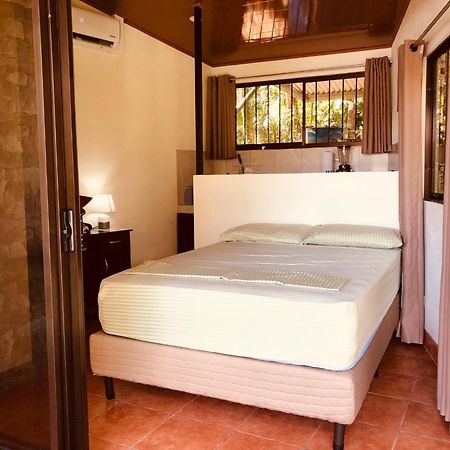Casa Encantada Offers You Two-Bedroom House, 1 Tiny Apartment & 3 Double Rooms Nationalpark Nationalpark Manuel Antonio Exterior foto