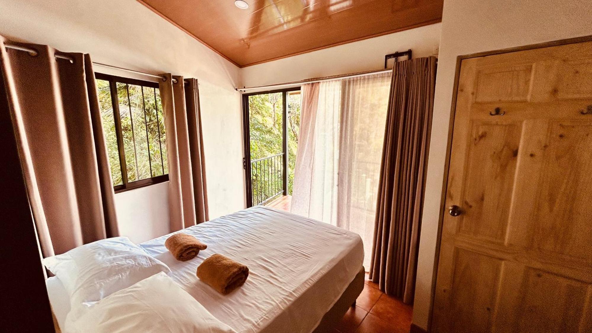 Casa Encantada Offers You Two-Bedroom House, 1 Tiny Apartment & 3 Double Rooms Nationalpark Nationalpark Manuel Antonio Exterior foto