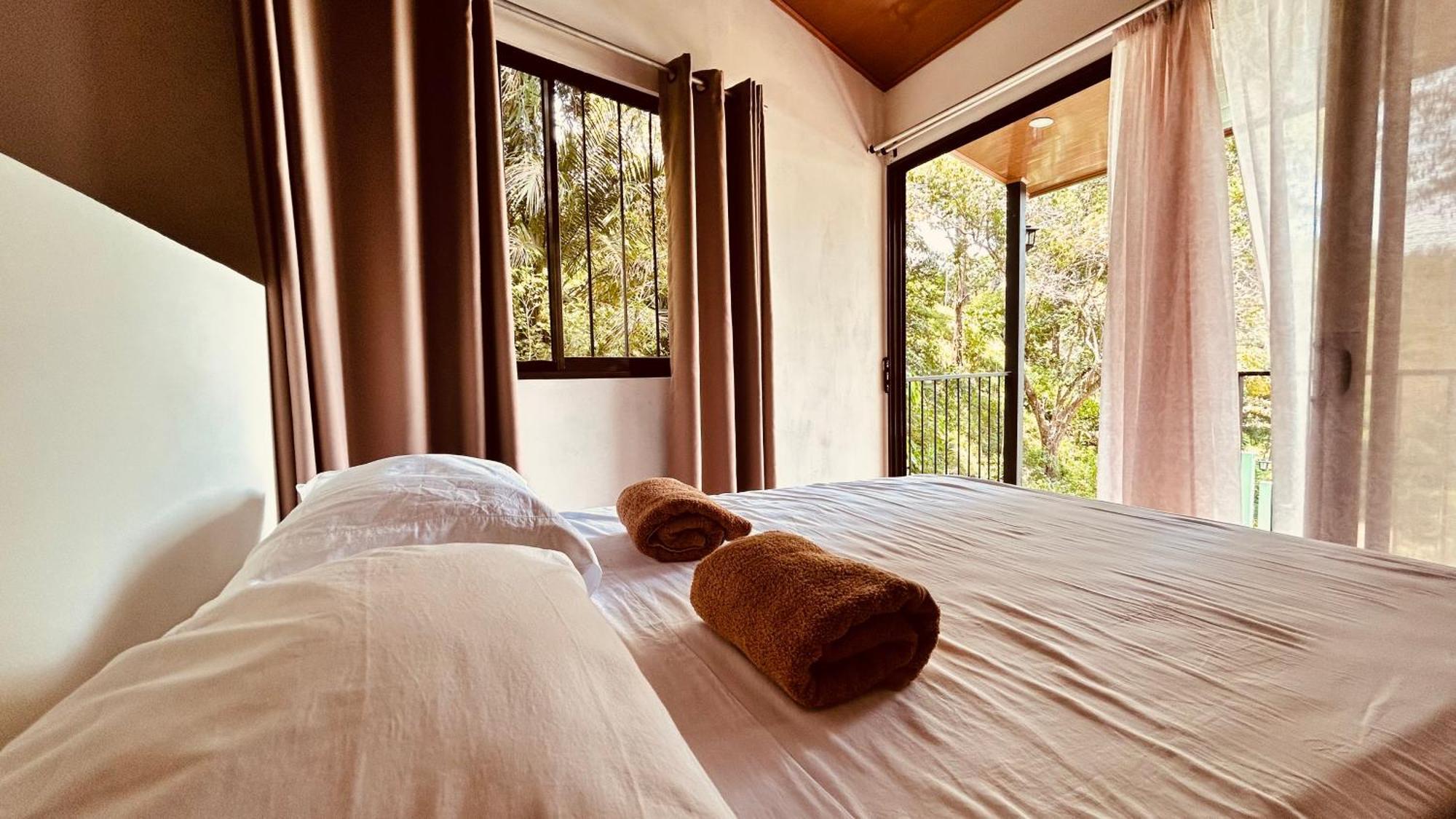 Casa Encantada Offers You Two-Bedroom House, 1 Tiny Apartment & 3 Double Rooms Nationalpark Nationalpark Manuel Antonio Exterior foto