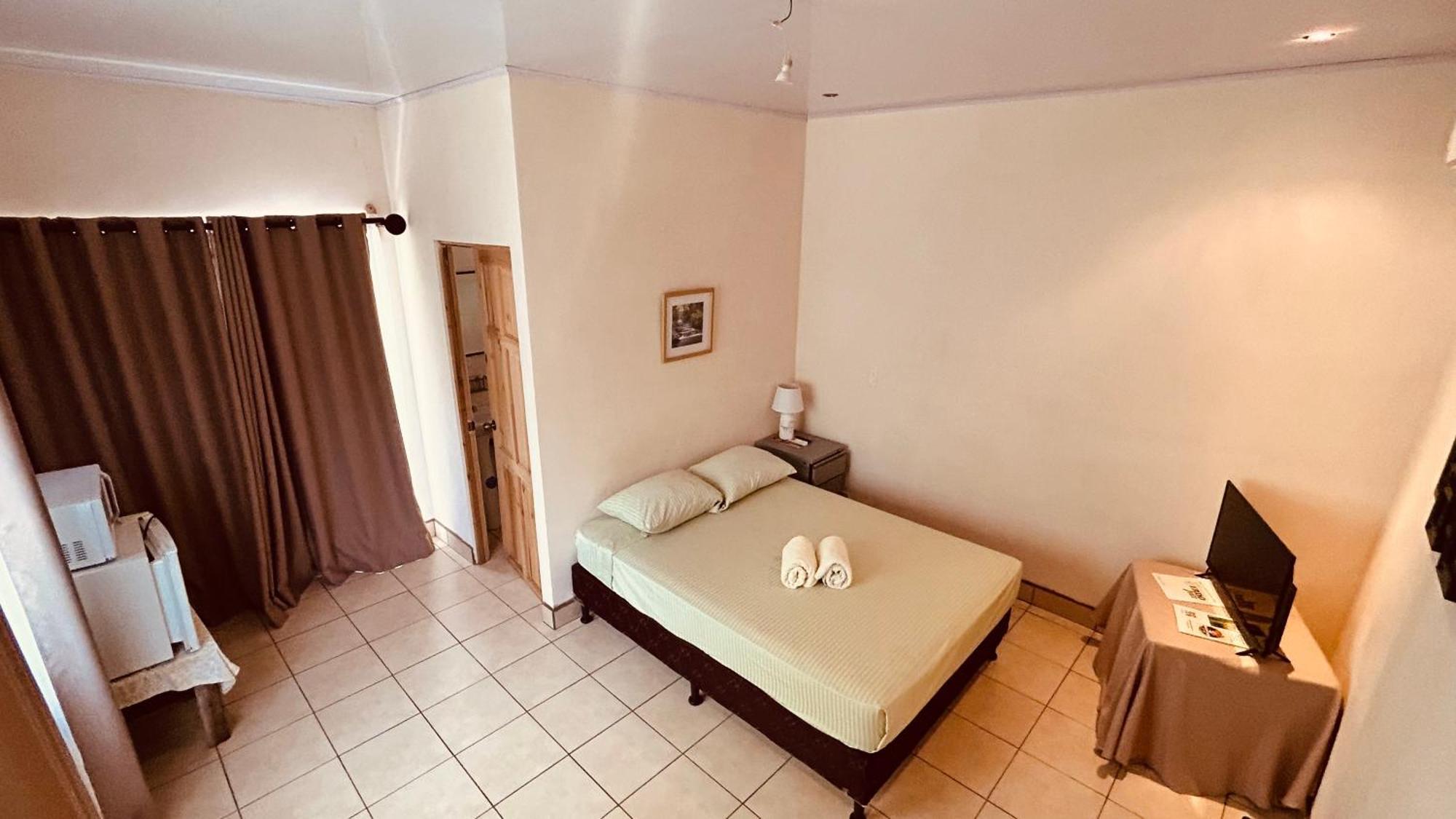 Casa Encantada Offers You Two-Bedroom House, 1 Tiny Apartment & 3 Double Rooms Nationalpark Nationalpark Manuel Antonio Exterior foto