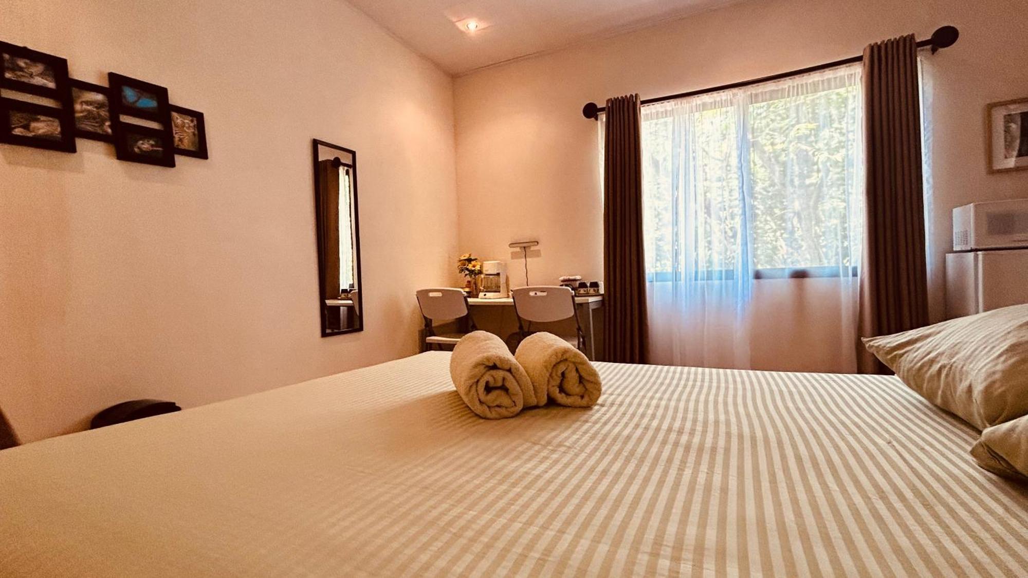Casa Encantada Offers You Two-Bedroom House, 1 Tiny Apartment & 3 Double Rooms Nationalpark Nationalpark Manuel Antonio Exterior foto