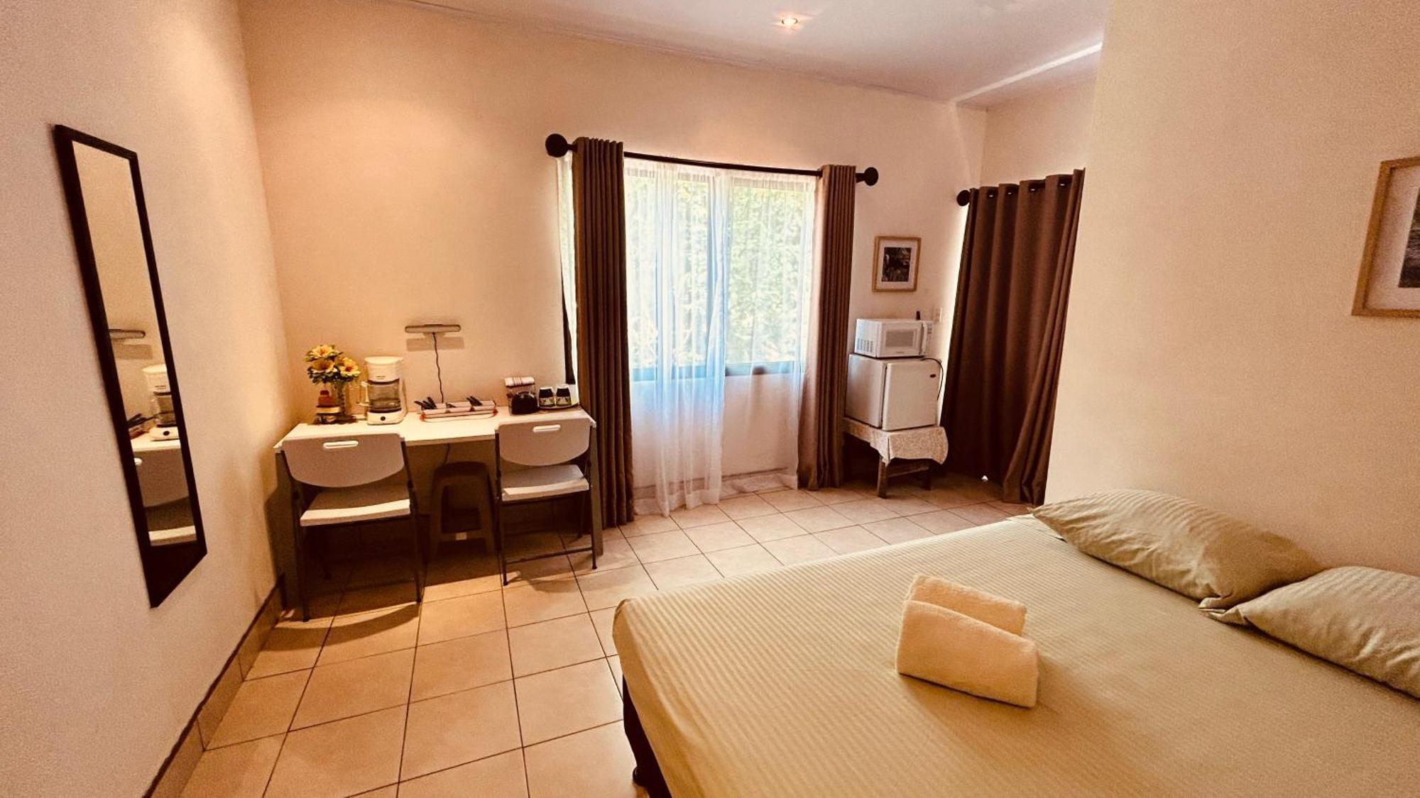 Casa Encantada Offers You Two-Bedroom House, 1 Tiny Apartment & 3 Double Rooms Nationalpark Nationalpark Manuel Antonio Exterior foto