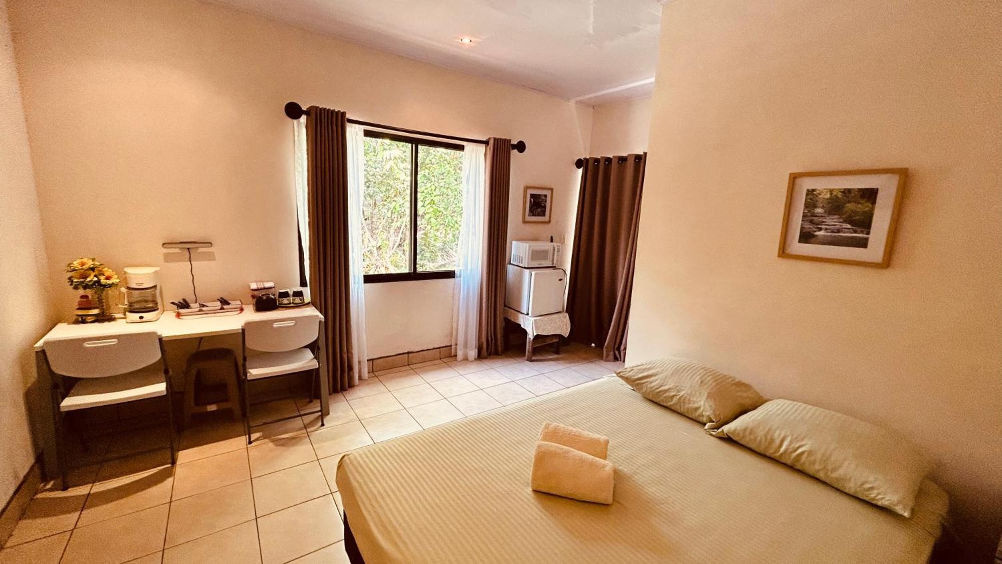Casa Encantada Offers You Two-Bedroom House, 1 Tiny Apartment & 3 Double Rooms Nationalpark Nationalpark Manuel Antonio Exterior foto